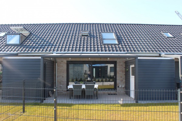 Terrasse mit kleinem Garten